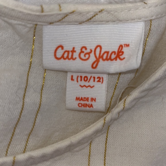 I am listing this children’s Cat & Jack blouse. Gently used - Picture 3 of 3